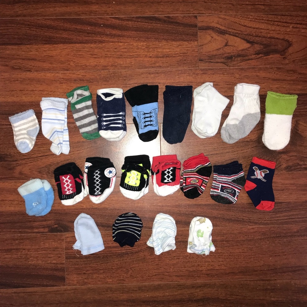 GUC 💛 NEWBORN | Lot of Socks + 4 Mittens